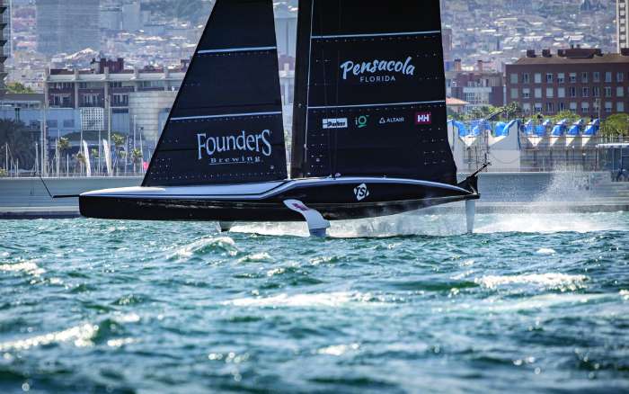 patriot sailboat americas cup