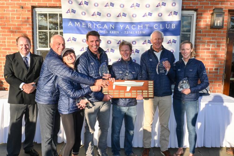 winning sailboat racing team