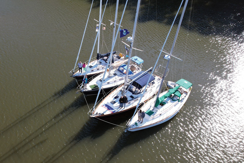 sailboat raft up